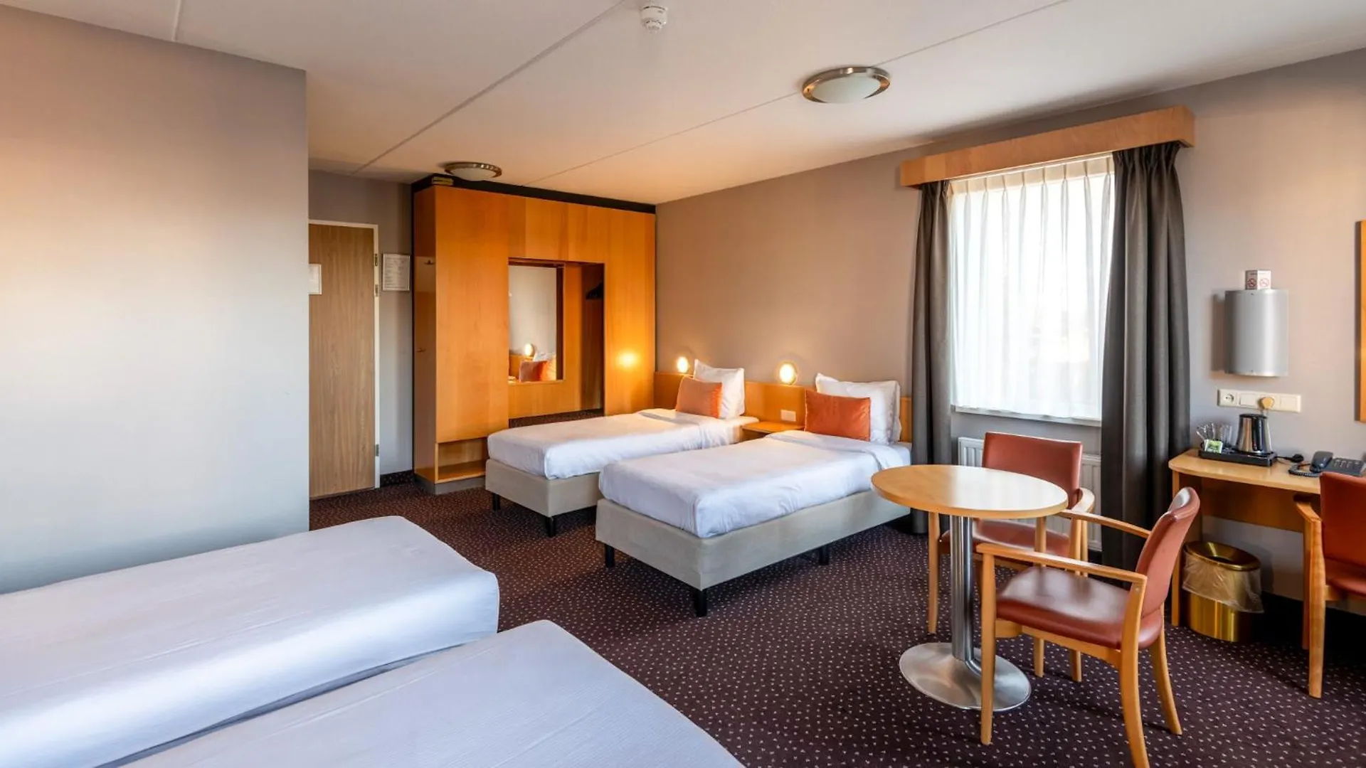 Hotel Алсмер 4*,